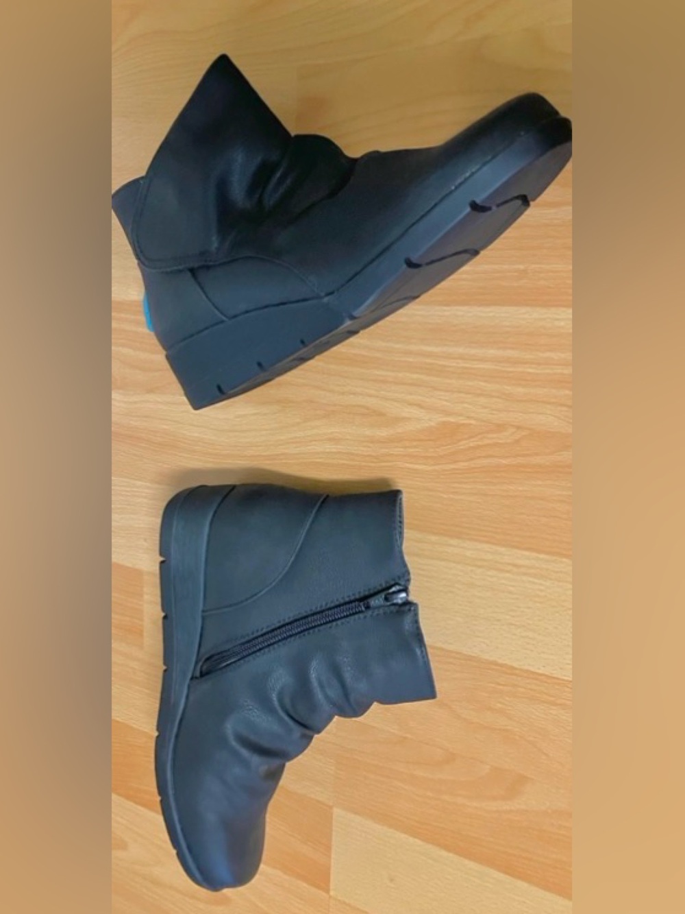 Cliffs by White Mountain Black Ruched Comfort Ankle Boots: Size 7.5